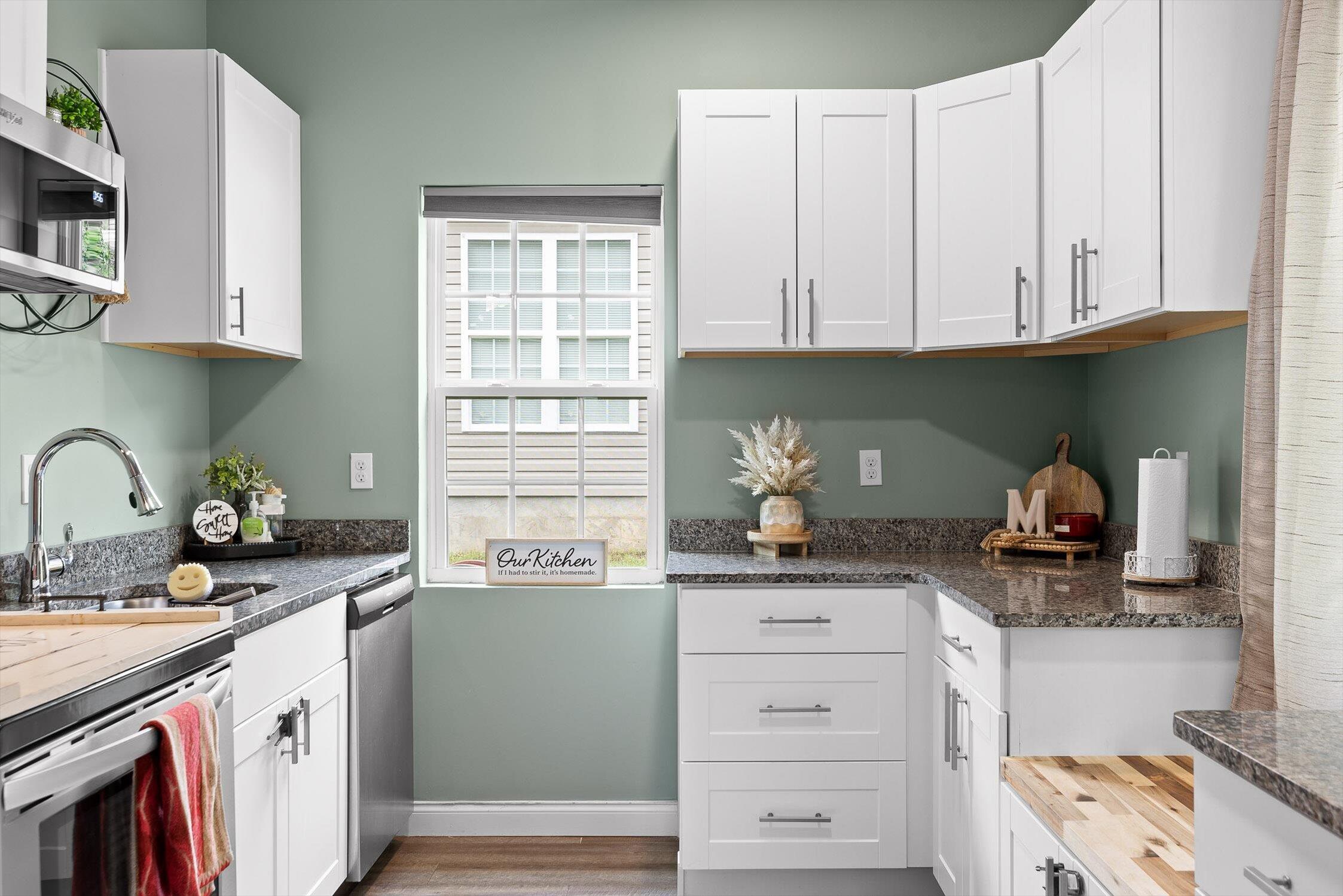 Chattanooga, Tennessee 37406, United States, 3 Bedrooms Bedrooms, ,2 BathroomsBathrooms,Residential,Contingent,105563