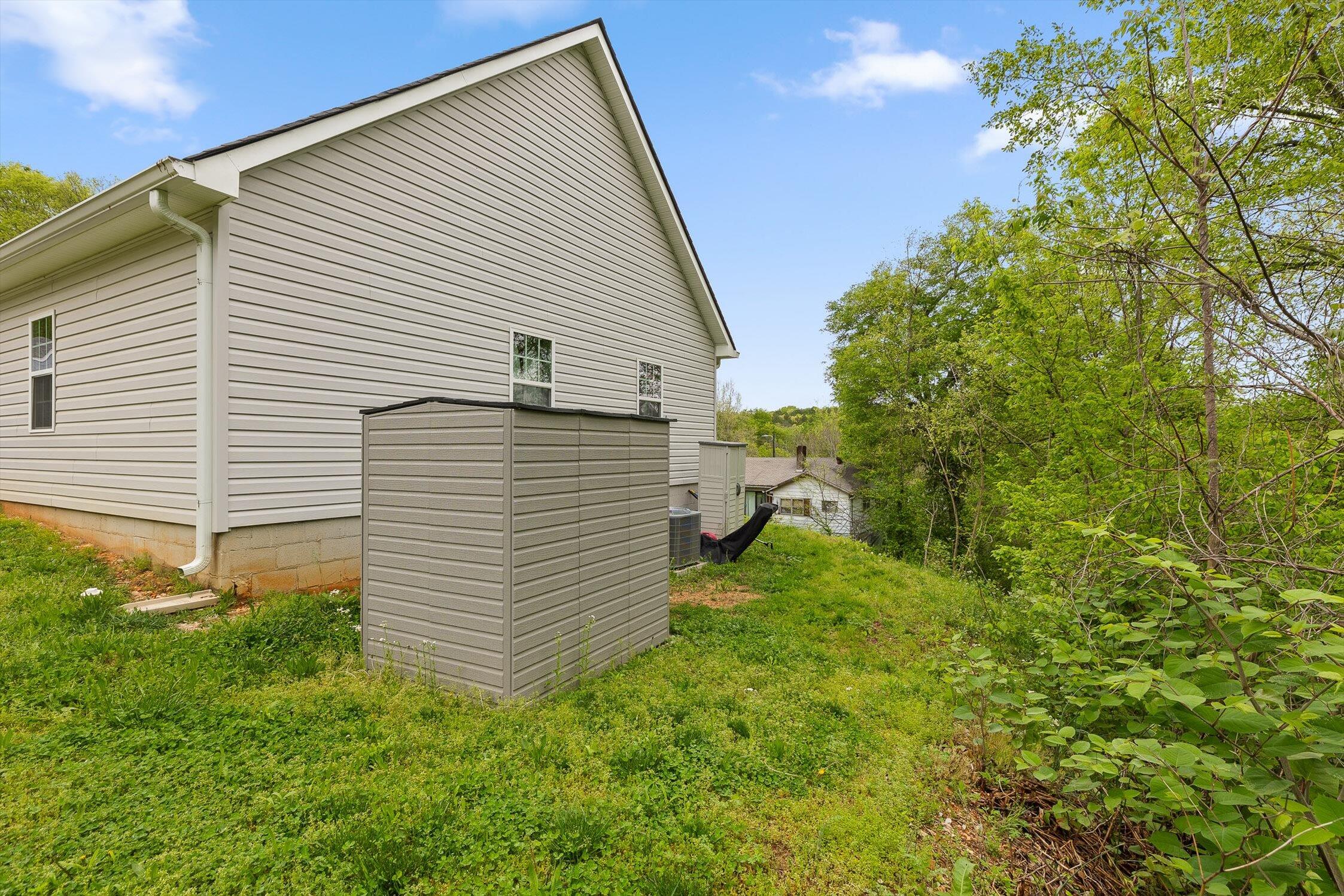 Chattanooga, Tennessee 37406, United States, 3 Bedrooms Bedrooms, ,2 BathroomsBathrooms,Residential,Contingent,105563