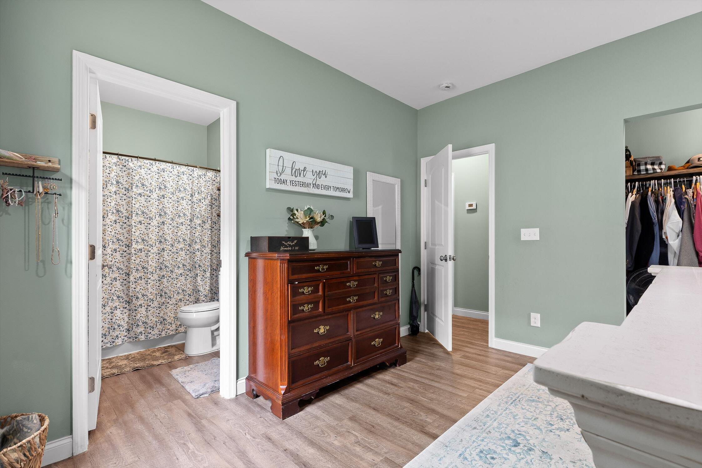 Chattanooga, Tennessee 37406, United States, 3 Bedrooms Bedrooms, ,2 BathroomsBathrooms,Residential,Contingent,105563