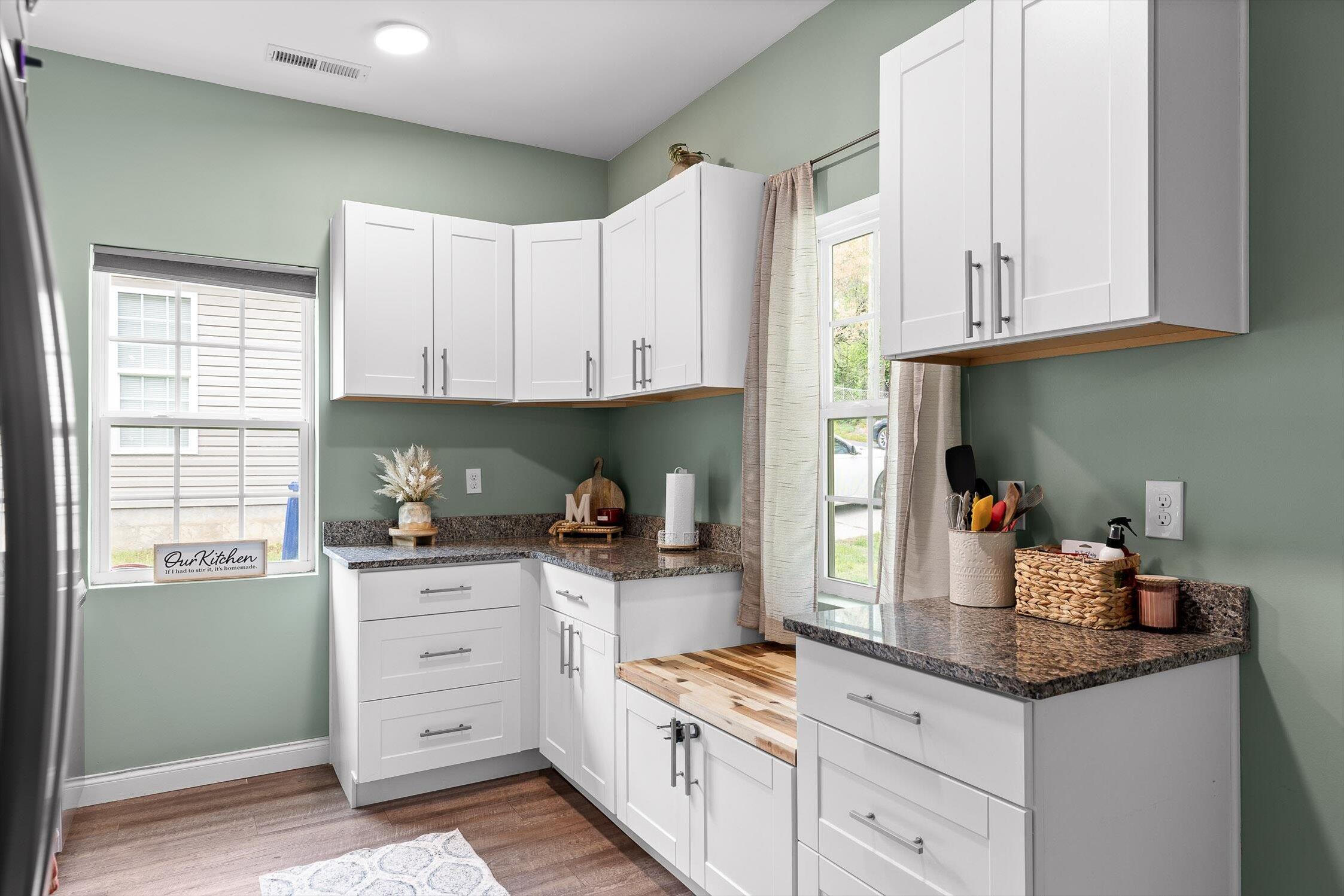 Chattanooga, Tennessee 37406, United States, 3 Bedrooms Bedrooms, ,2 BathroomsBathrooms,Residential,Contingent,105563