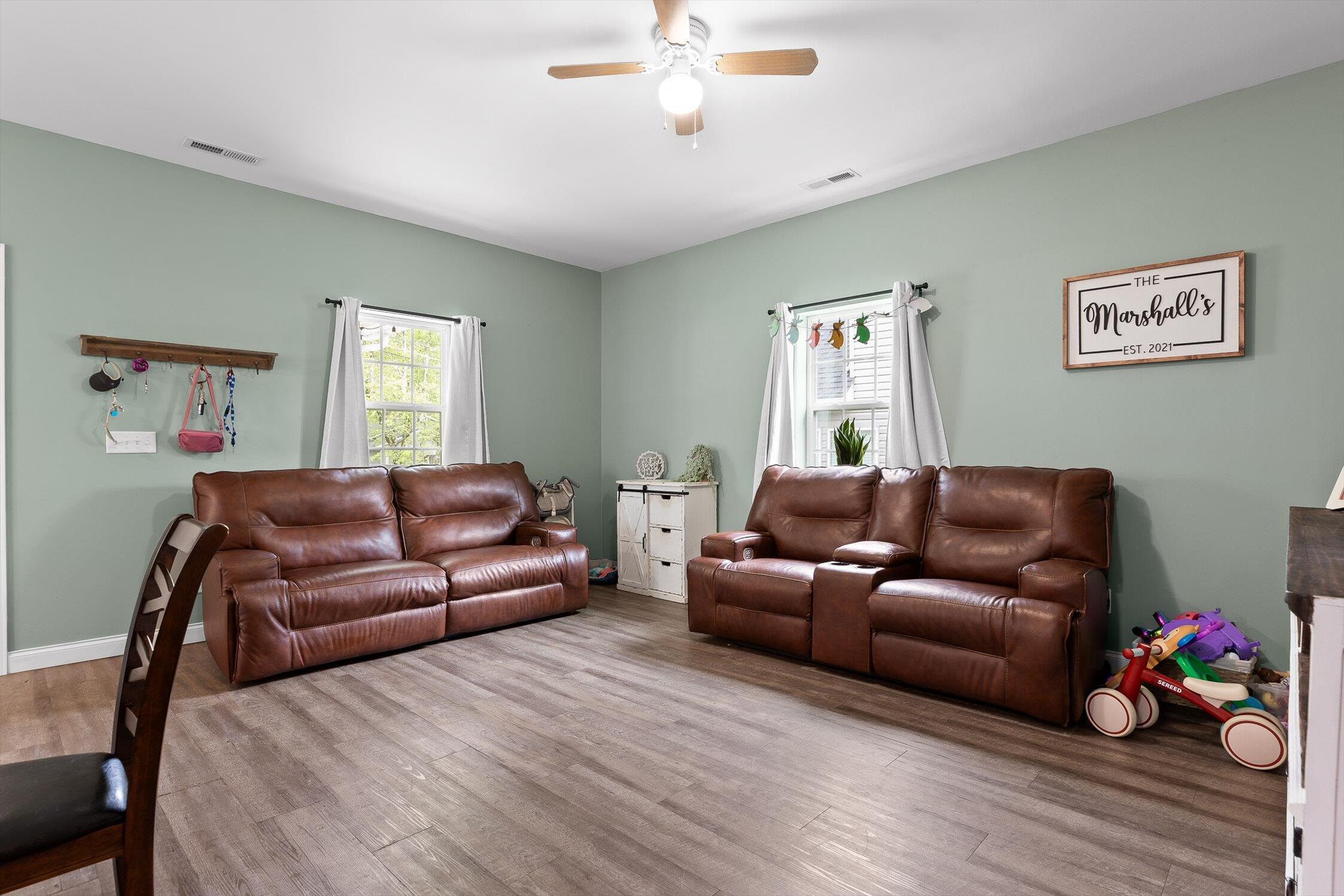 Chattanooga, Tennessee 37406, United States, 3 Bedrooms Bedrooms, ,2 BathroomsBathrooms,Residential,Contingent,105563