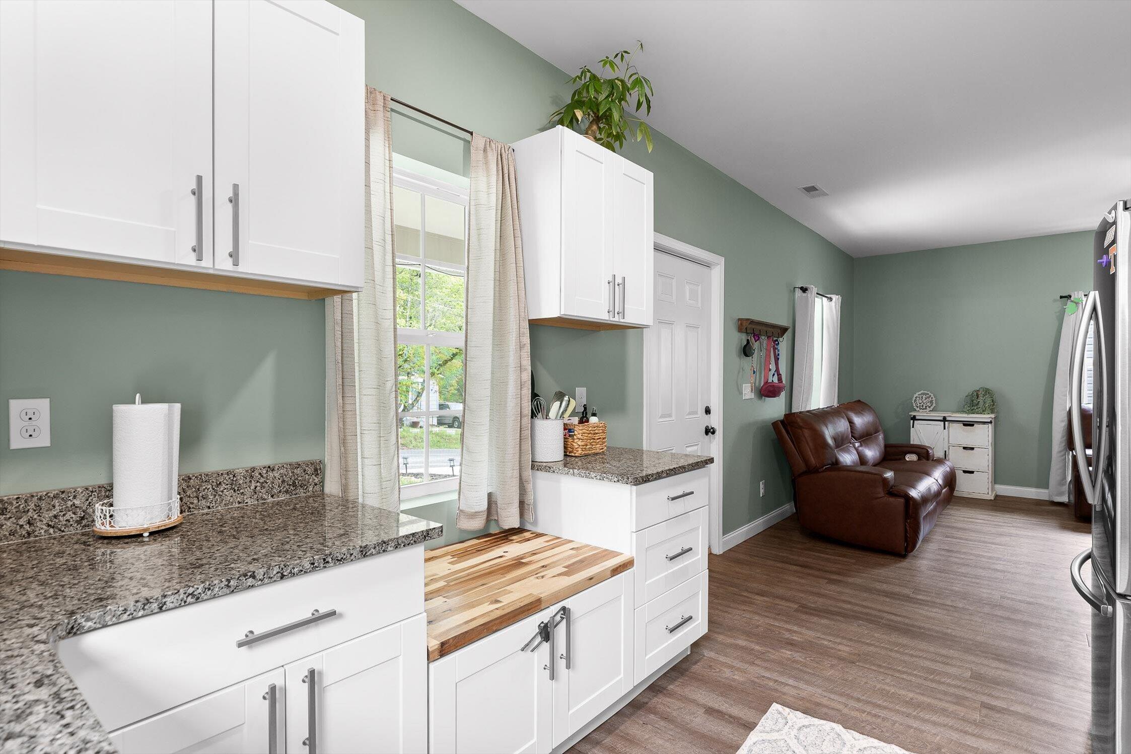 Chattanooga, Tennessee 37406, United States, 3 Bedrooms Bedrooms, ,2 BathroomsBathrooms,Residential,Contingent,105563