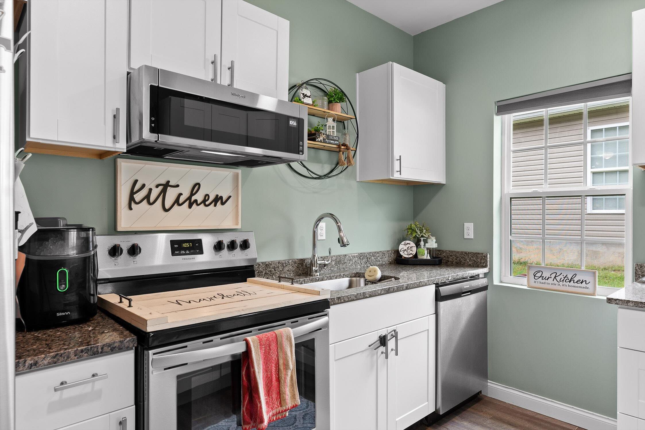 Chattanooga, Tennessee 37406, United States, 3 Bedrooms Bedrooms, ,2 BathroomsBathrooms,Residential,Contingent,105563