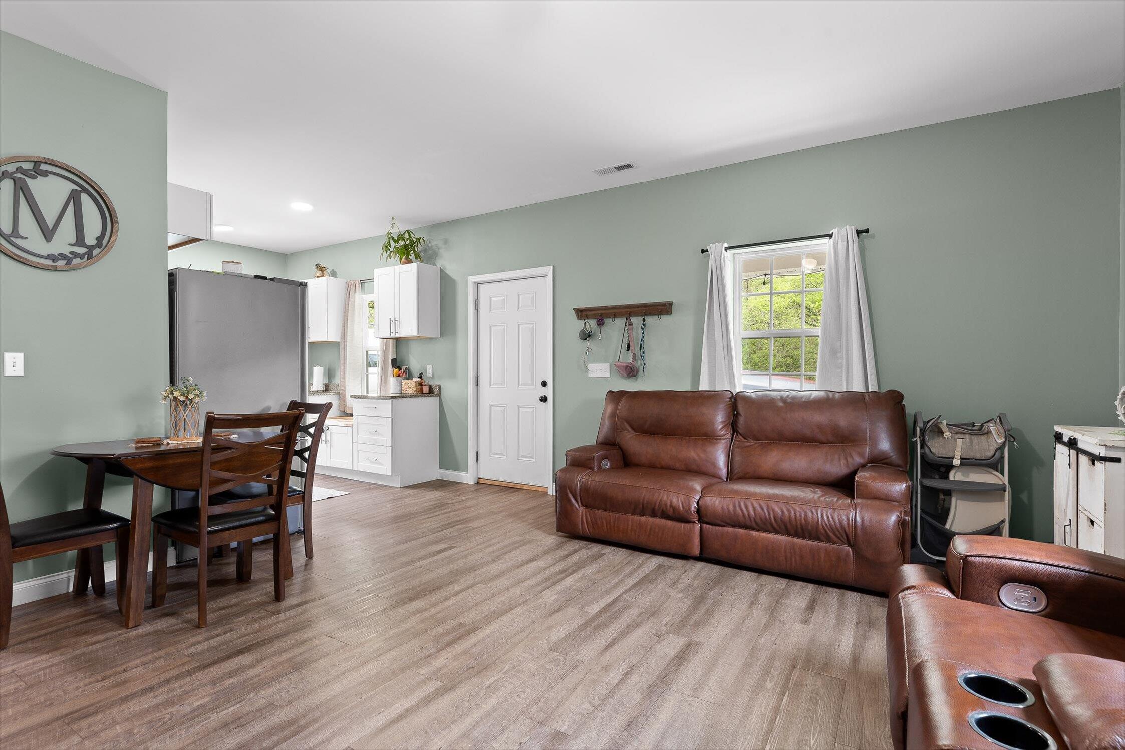 Chattanooga, Tennessee 37406, United States, 3 Bedrooms Bedrooms, ,2 BathroomsBathrooms,Residential,Contingent,105563