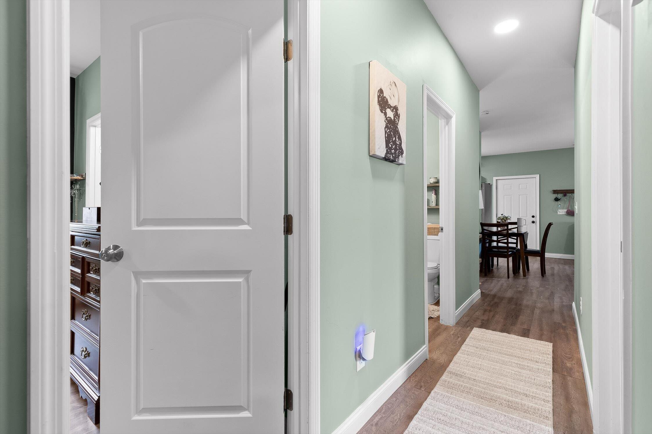 Chattanooga, Tennessee 37406, United States, 3 Bedrooms Bedrooms, ,2 BathroomsBathrooms,Residential,Contingent,105563