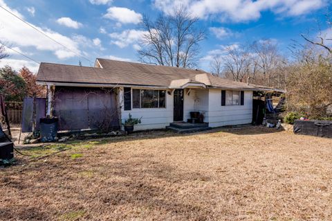 Photo of 3324 Lookout Lake Road, Chattanooga, TN 37419 (MLS # 1528140)