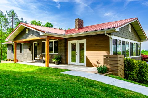 Photo of 1845 Bouldercrest Drive, Dandridge, TN 37725 (MLS # 1532704)