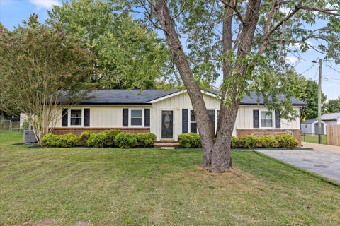 Photo of 1389 Meadowood Drive, Hixson, TN 37343 (MLS # 1541930)