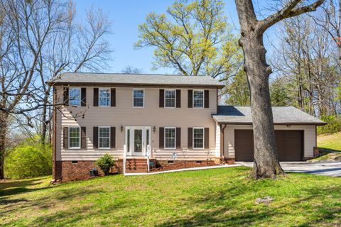 Photo of 2305 Gale Lane, Chattanooga, TN 37421 (MLS # 1532858)