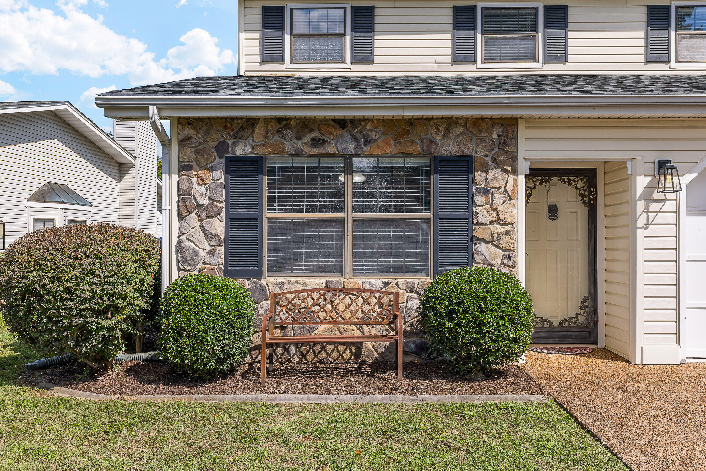 Chattanooga, Tennessee 37421, United States, 3 Bedrooms Bedrooms, ,3 BathroomsBathrooms,Residential,Contingent,40596