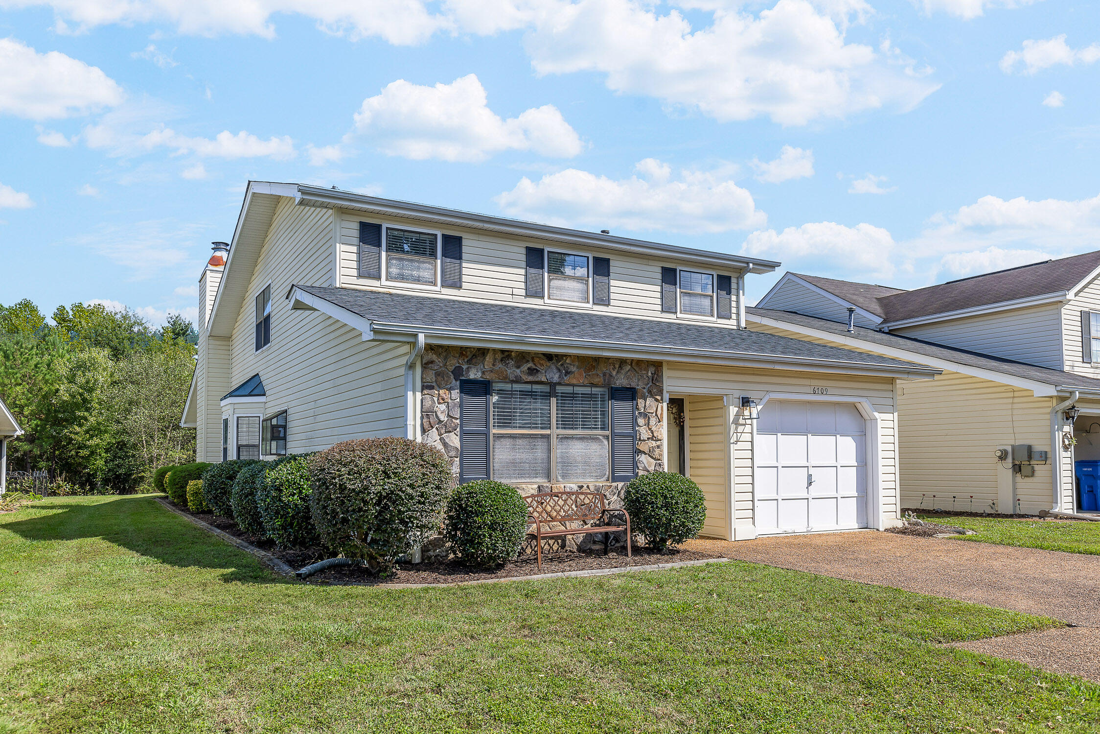 Chattanooga, Tennessee 37421, United States, 3 Bedrooms Bedrooms, ,3 BathroomsBathrooms,Residential,Contingent,40596