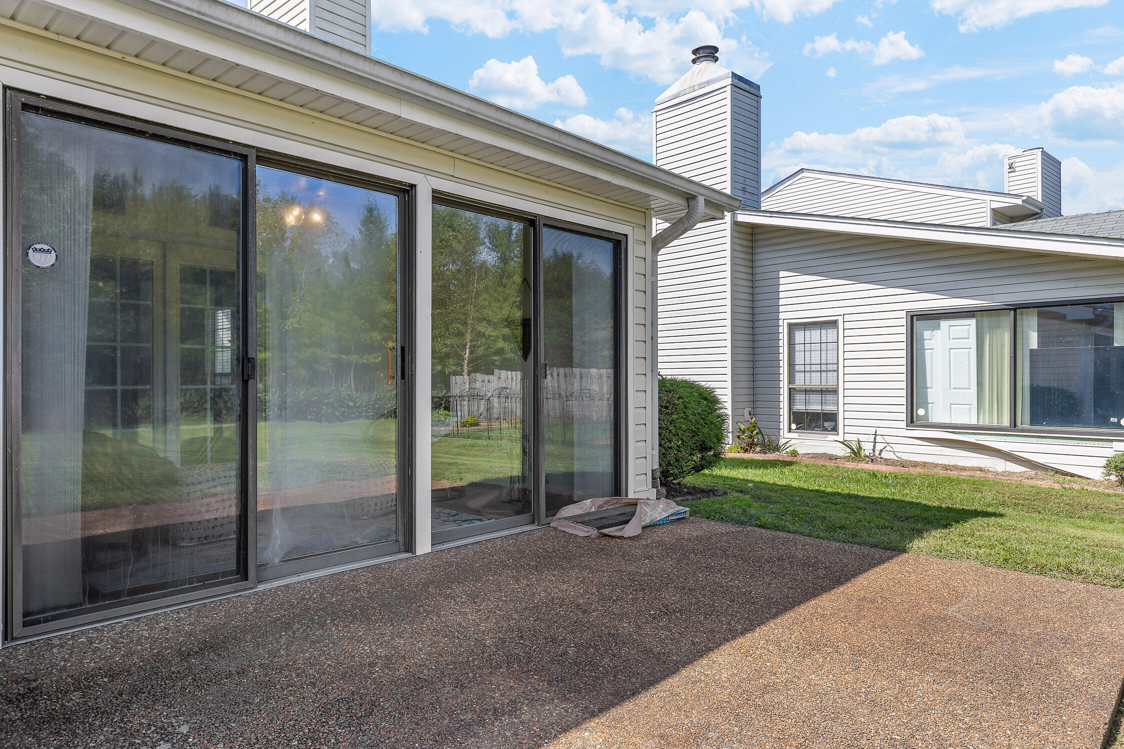 Chattanooga, Tennessee 37421, United States, 3 Bedrooms Bedrooms, ,3 BathroomsBathrooms,Residential,Contingent,40596