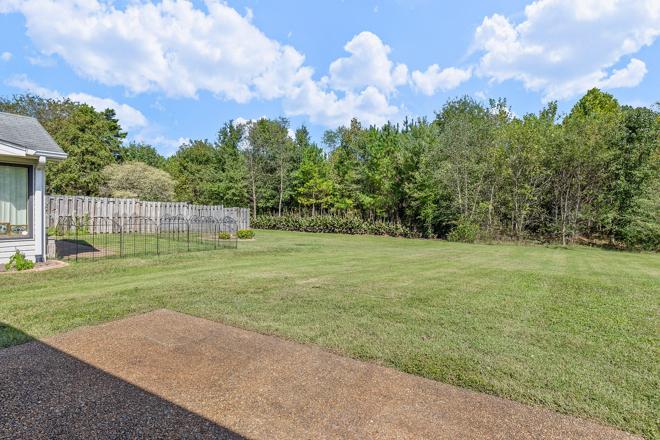 Chattanooga, Tennessee 37421, United States, 3 Bedrooms Bedrooms, ,3 BathroomsBathrooms,Residential,Contingent,40596