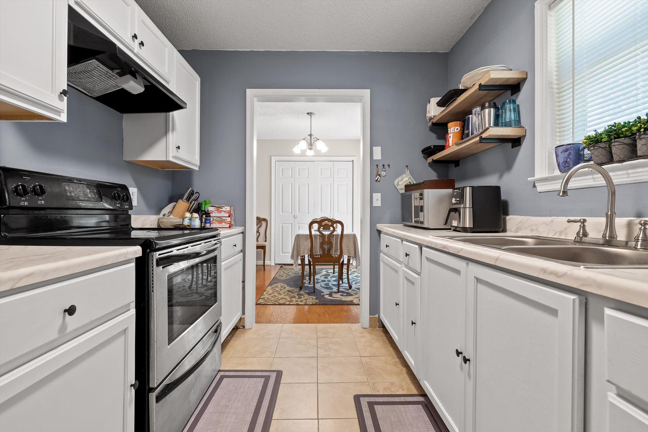 Tunnel Hill, Georgia 30755, United States, 3 Bedrooms Bedrooms, ,2 BathroomsBathrooms,Residential,Active,170908