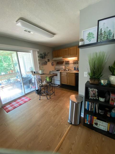 Rossville, Georgia 30741, United States, 4 Bedrooms Bedrooms, ,2 BathroomsBathrooms,Residential,Active,230330