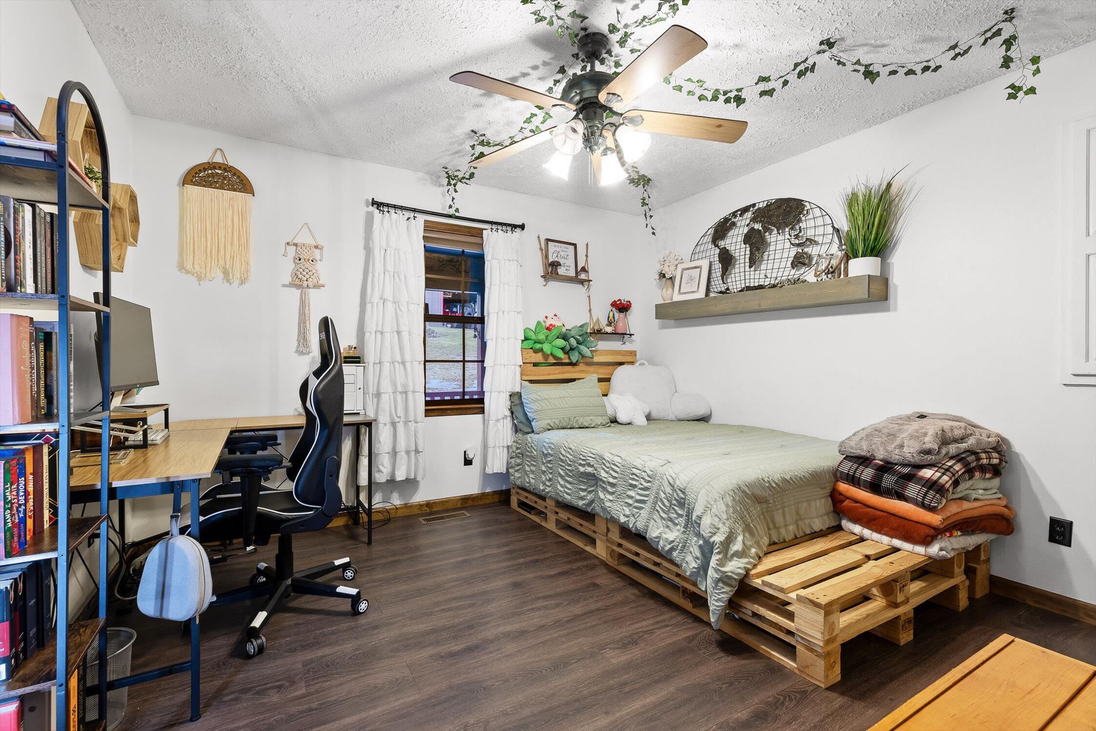 Dunlap, Tennessee 37327, United States, 3 Bedrooms Bedrooms, ,2 BathroomsBathrooms,Residential,Active,242769