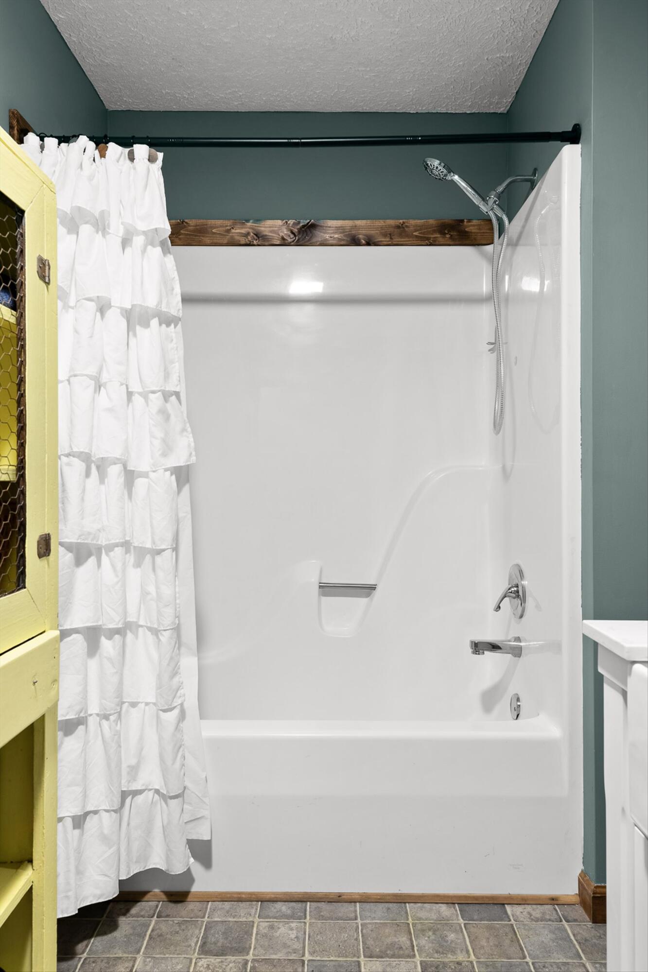 Dunlap, Tennessee 37327, United States, 3 Bedrooms Bedrooms, ,2 BathroomsBathrooms,Residential,Active,242769