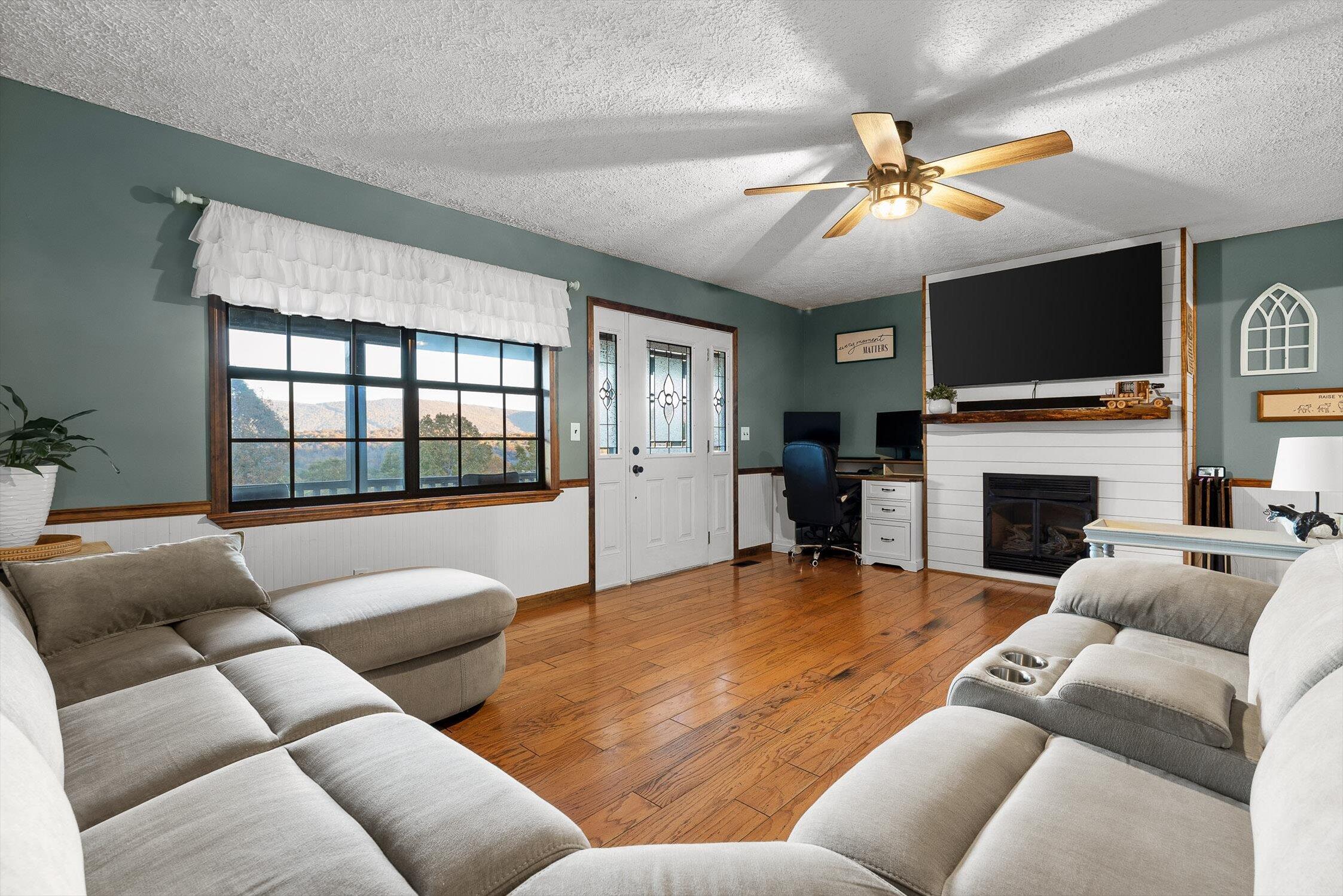 Dunlap, Tennessee 37327, United States, 3 Bedrooms Bedrooms, ,2 BathroomsBathrooms,Residential,Active,242769