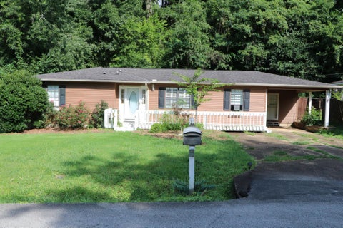 Photo of 328 Warren Drive, Chattanooga, TN 37419 (MLS # 1538950)