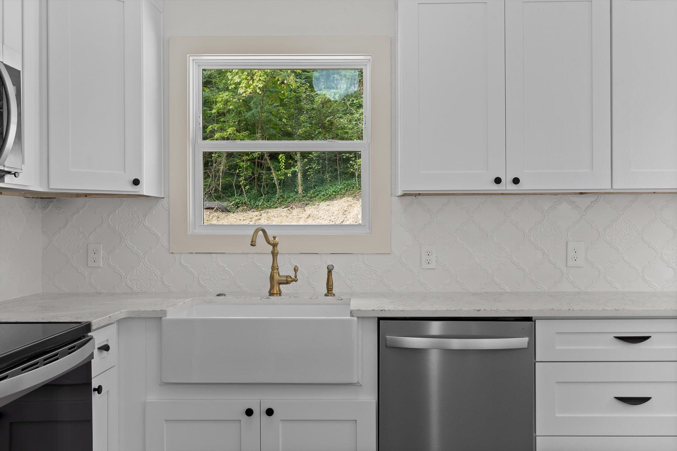 Chattanooga, Tennessee 37421, United States, 3 Bedrooms Bedrooms, ,3 BathroomsBathrooms,Residential,Active,188135