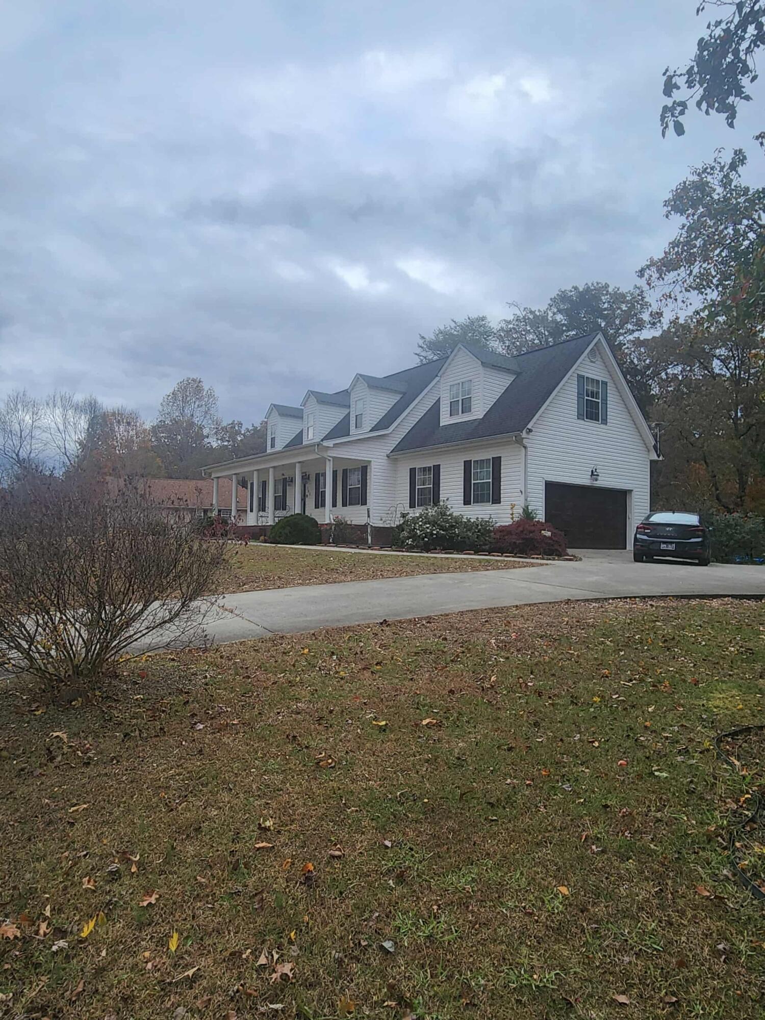 282 Maple Crest Circle NW