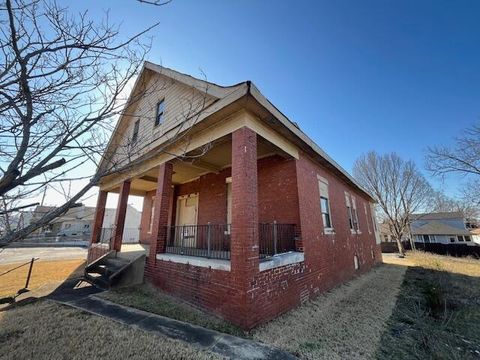 Tiny photo for 1908 Mccallie Avenue, Chattanooga, TN 37404 (MLS # 1530610)