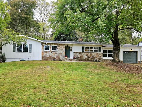 Photo of 1212 Peter Pan Road, Lookout Mountain, GA 30750 (MLS # 1522483)