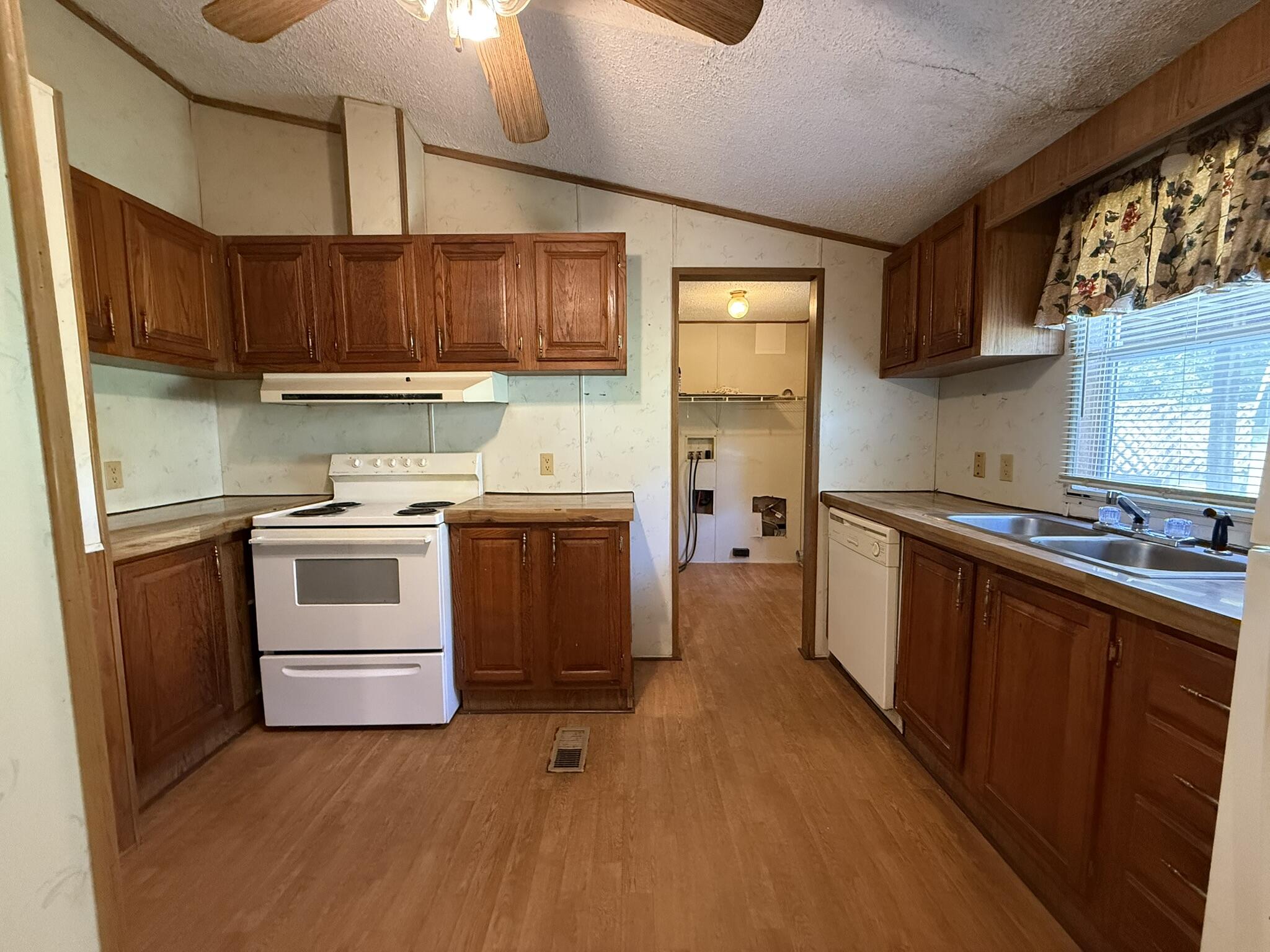 Trenton, Georgia 30752, United States, 3 Bedrooms Bedrooms, ,2 BathroomsBathrooms,Residential,Active,212459