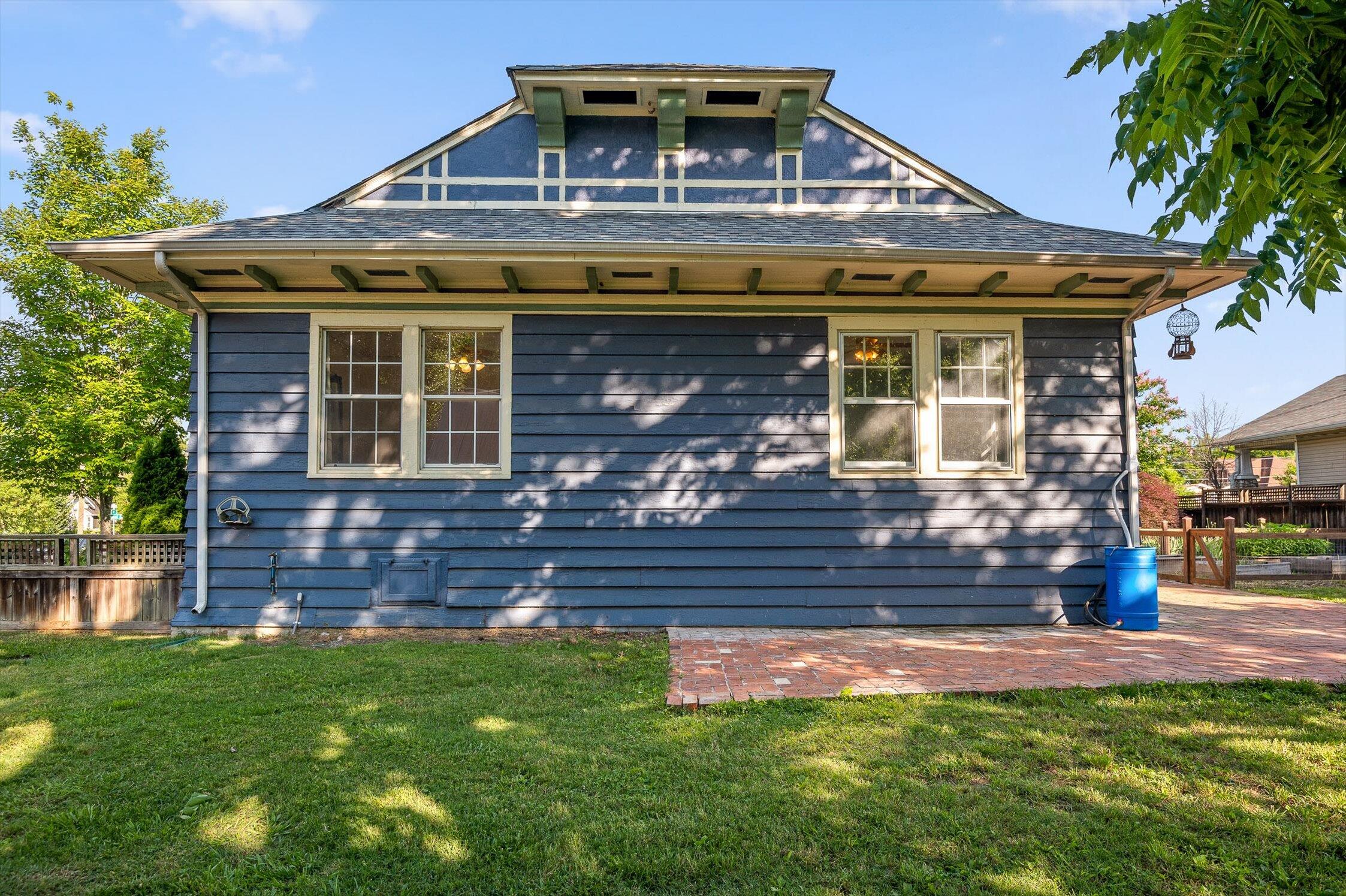 Chattanooga, Tennessee 37404, United States, 3 Bedrooms Bedrooms, ,1 BathroomBathrooms,Residential,Contingent,138061