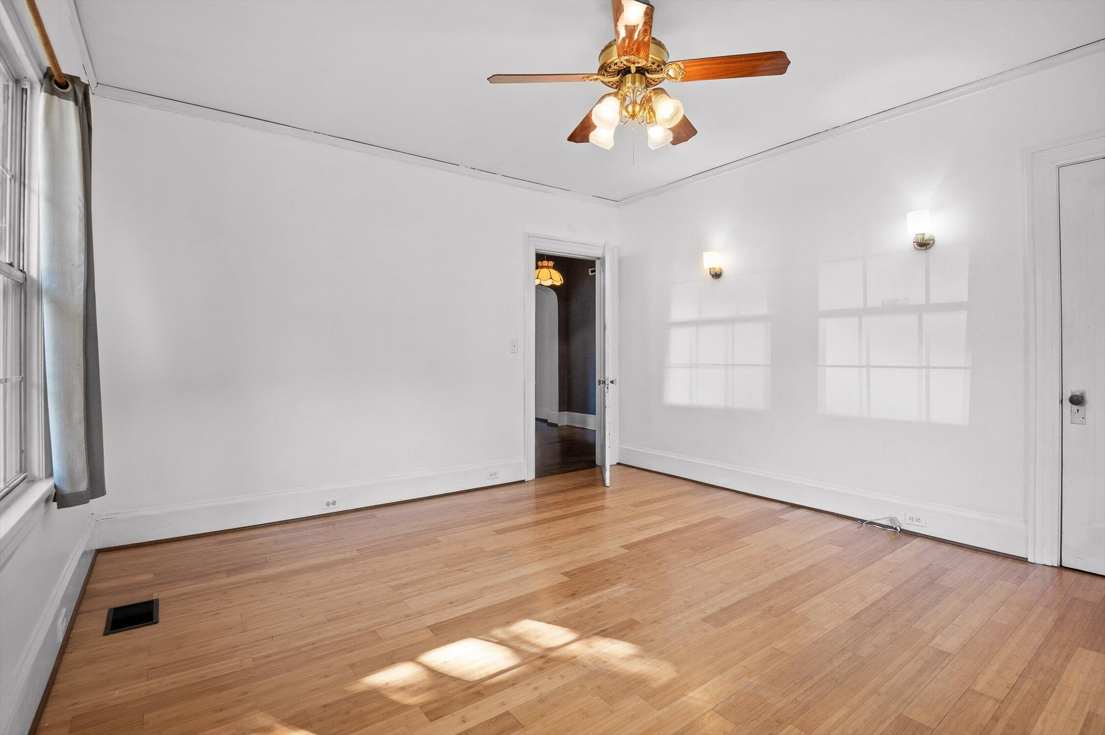 Chattanooga, Tennessee 37404, United States, 3 Bedrooms Bedrooms, ,1 BathroomBathrooms,Residential,Contingent,138061