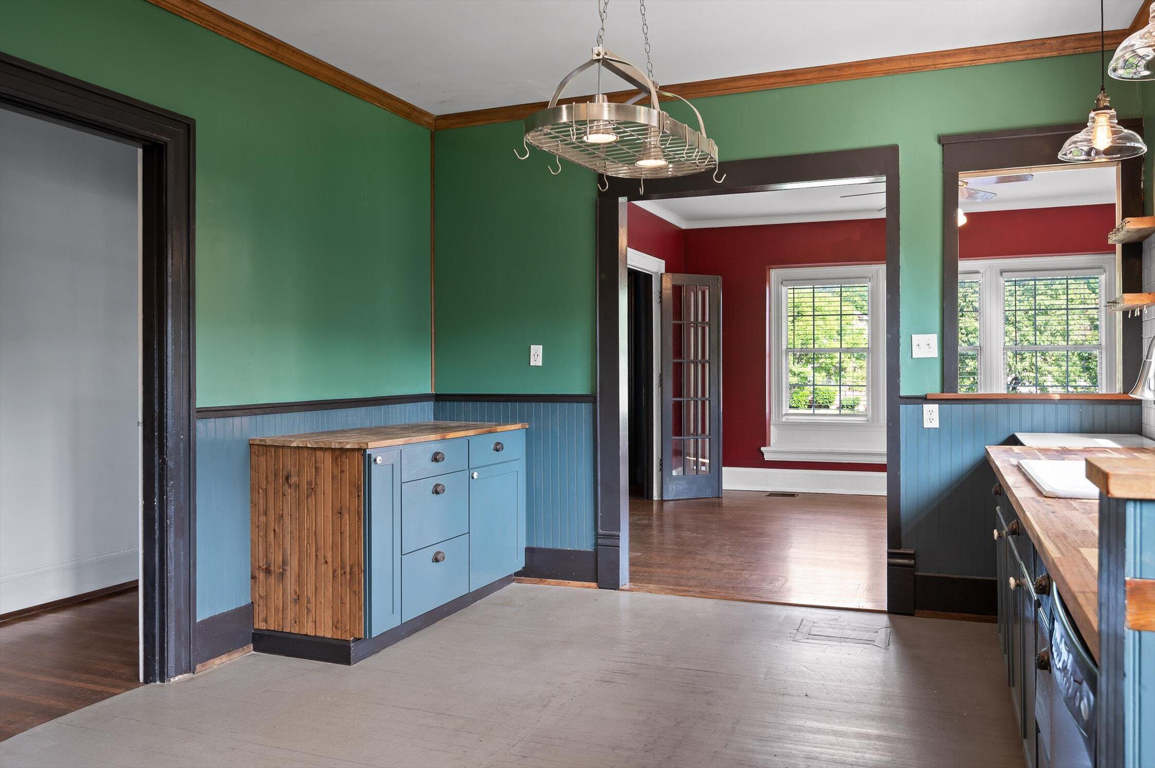 Chattanooga, Tennessee 37404, United States, 3 Bedrooms Bedrooms, ,1 BathroomBathrooms,Residential,Contingent,138061