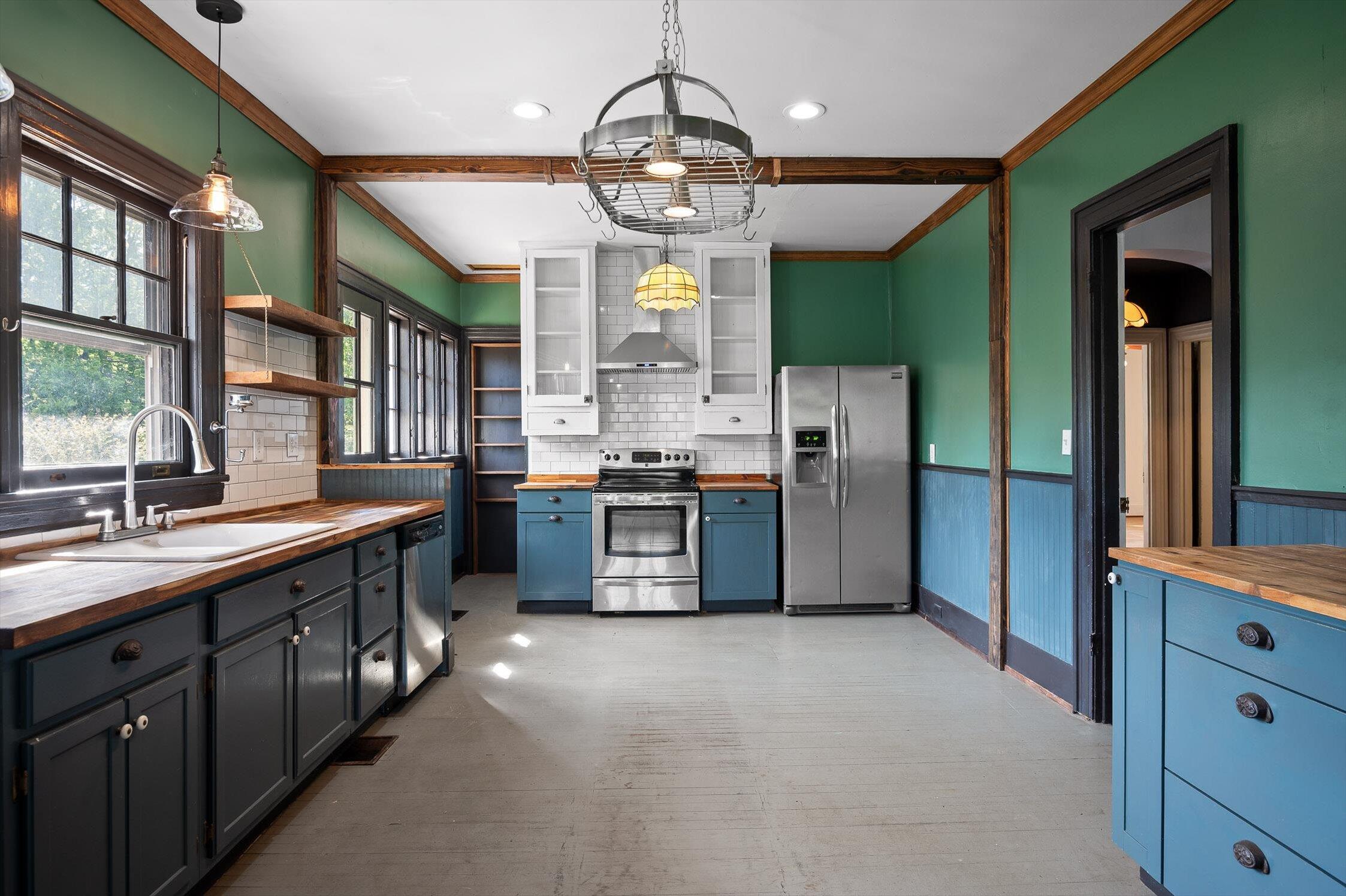 Chattanooga, Tennessee 37404, United States, 3 Bedrooms Bedrooms, ,1 BathroomBathrooms,Residential,Contingent,138061