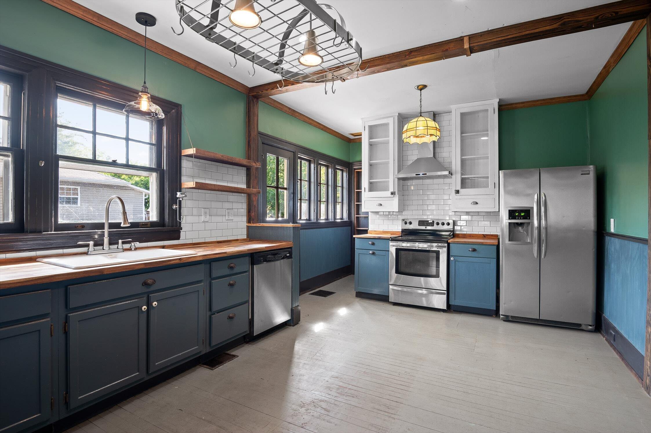 Chattanooga, Tennessee 37404, United States, 3 Bedrooms Bedrooms, ,1 BathroomBathrooms,Residential,Contingent,138061