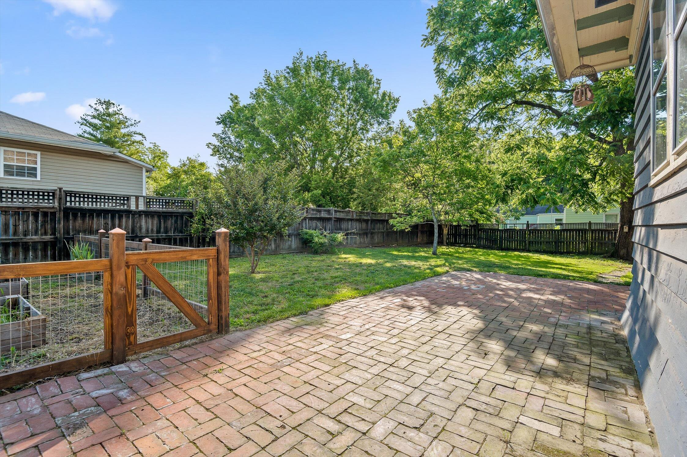 Chattanooga, Tennessee 37404, United States, 3 Bedrooms Bedrooms, ,1 BathroomBathrooms,Residential,Contingent,138061