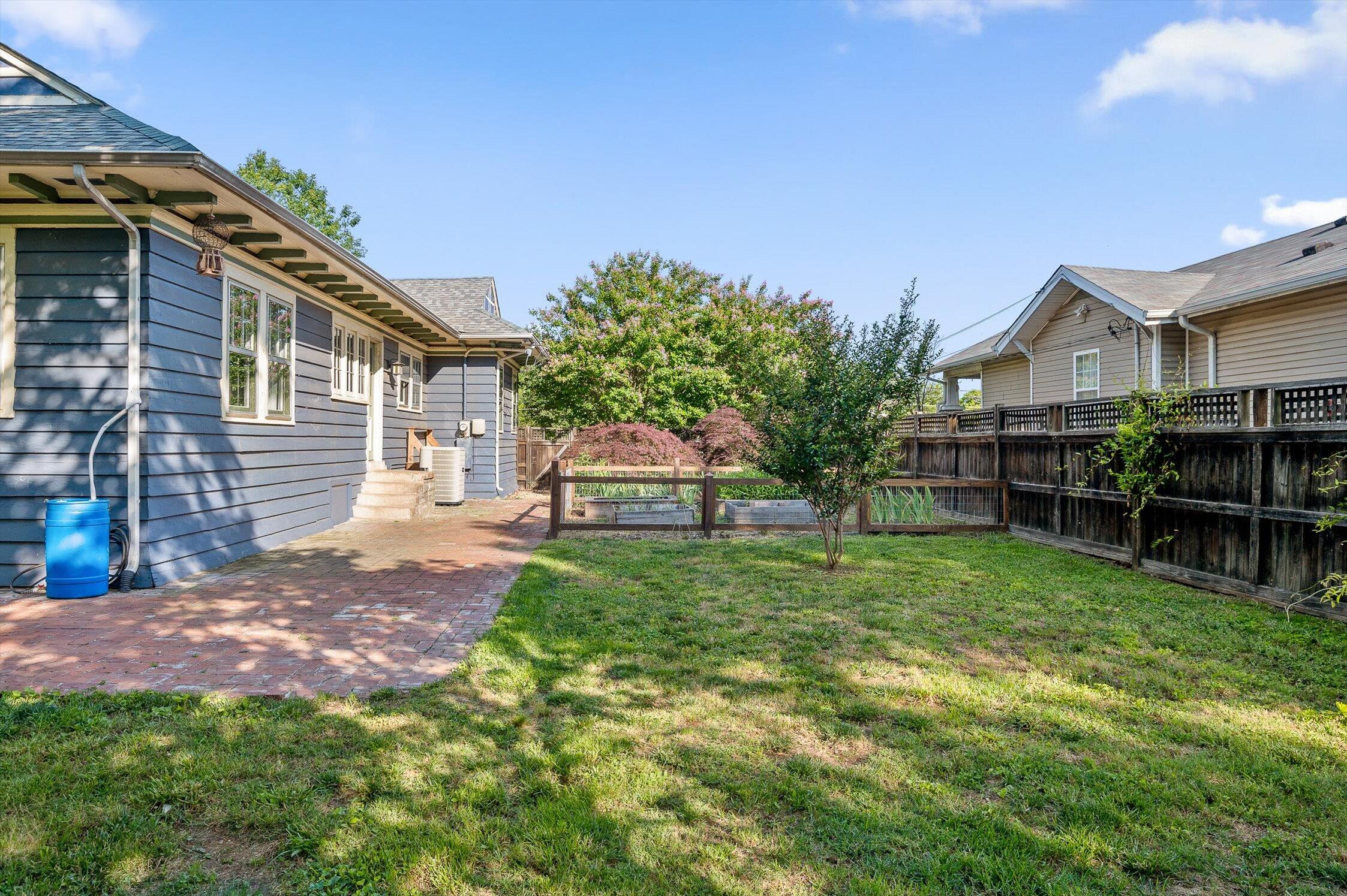 Chattanooga, Tennessee 37404, United States, 3 Bedrooms Bedrooms, ,1 BathroomBathrooms,Residential,Contingent,138061