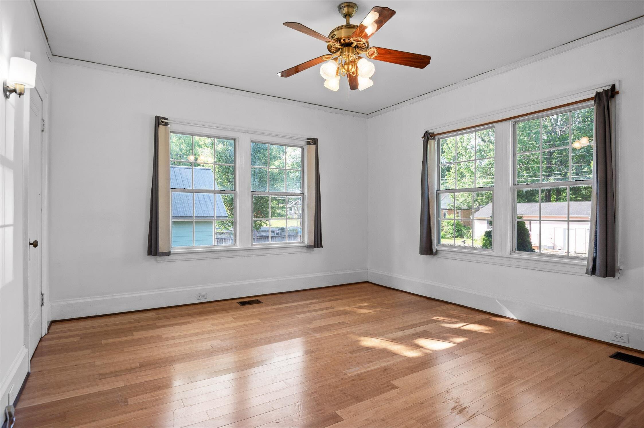 Chattanooga, Tennessee 37404, United States, 3 Bedrooms Bedrooms, ,1 BathroomBathrooms,Residential,Contingent,138061