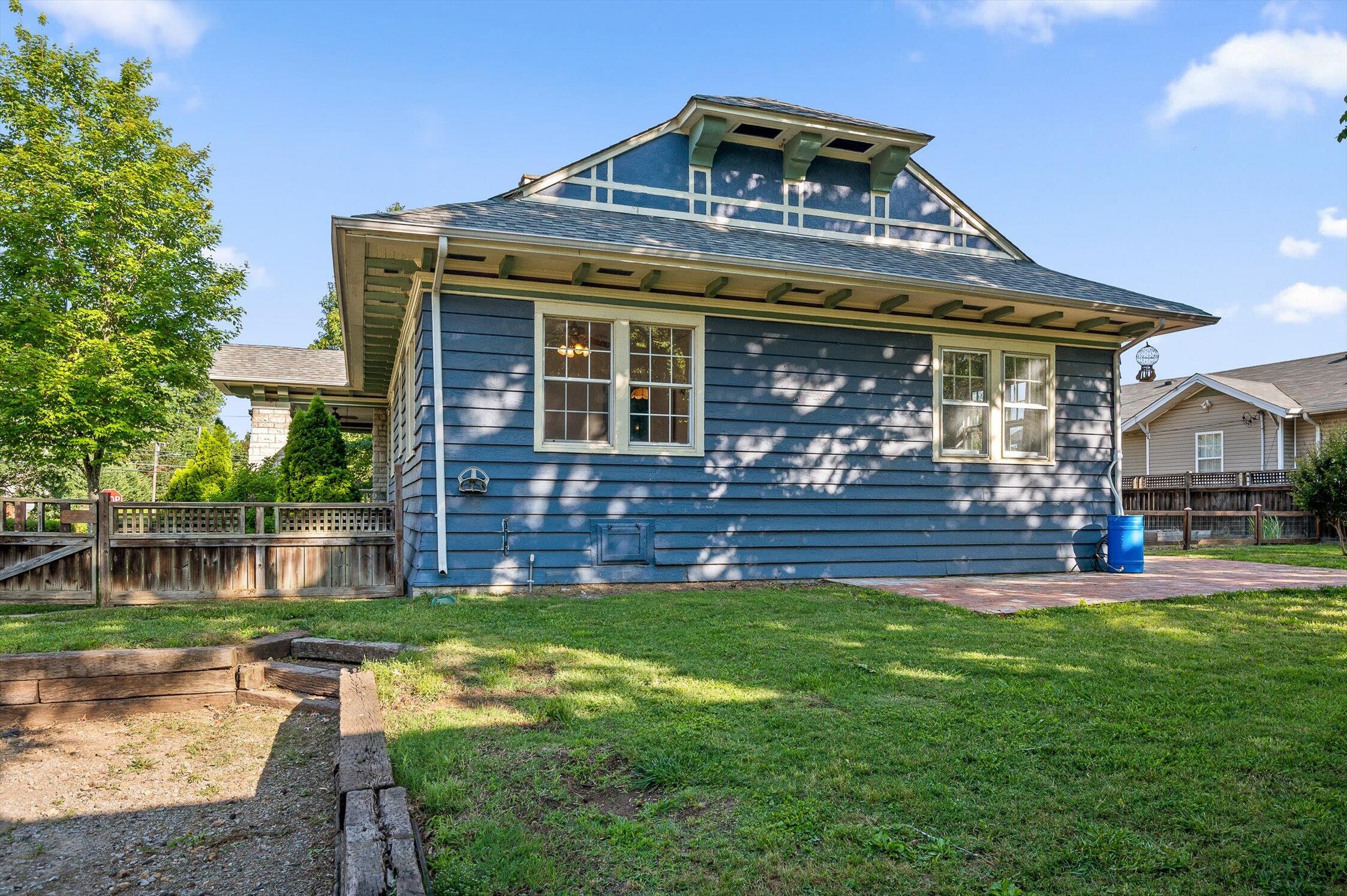 Chattanooga, Tennessee 37404, United States, 3 Bedrooms Bedrooms, ,1 BathroomBathrooms,Residential,Contingent,138061