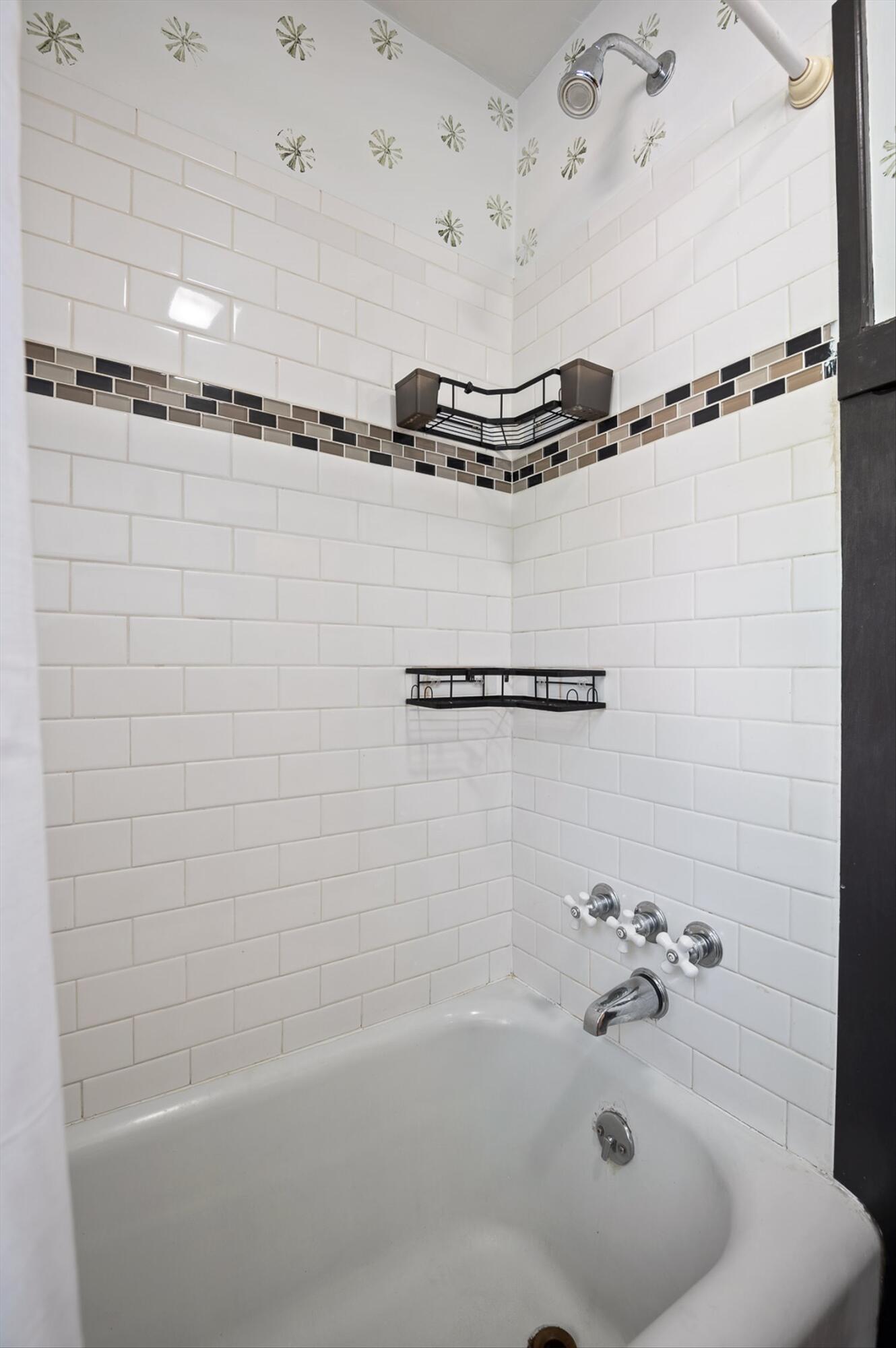 Chattanooga, Tennessee 37404, United States, 3 Bedrooms Bedrooms, ,1 BathroomBathrooms,Residential,Contingent,138061