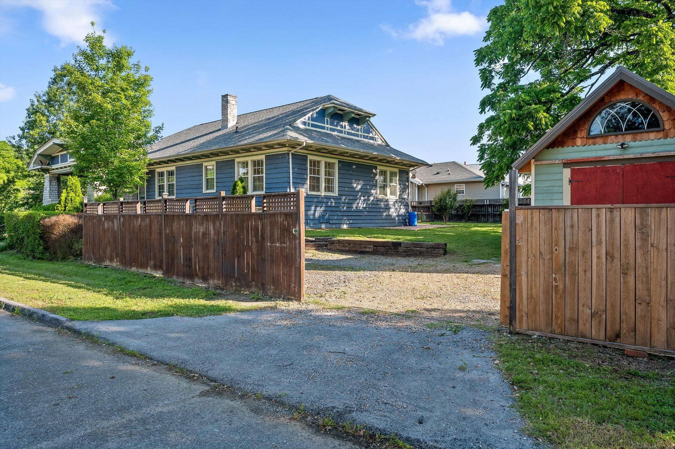 Chattanooga, Tennessee 37404, United States, 3 Bedrooms Bedrooms, ,1 BathroomBathrooms,Residential,Contingent,138061