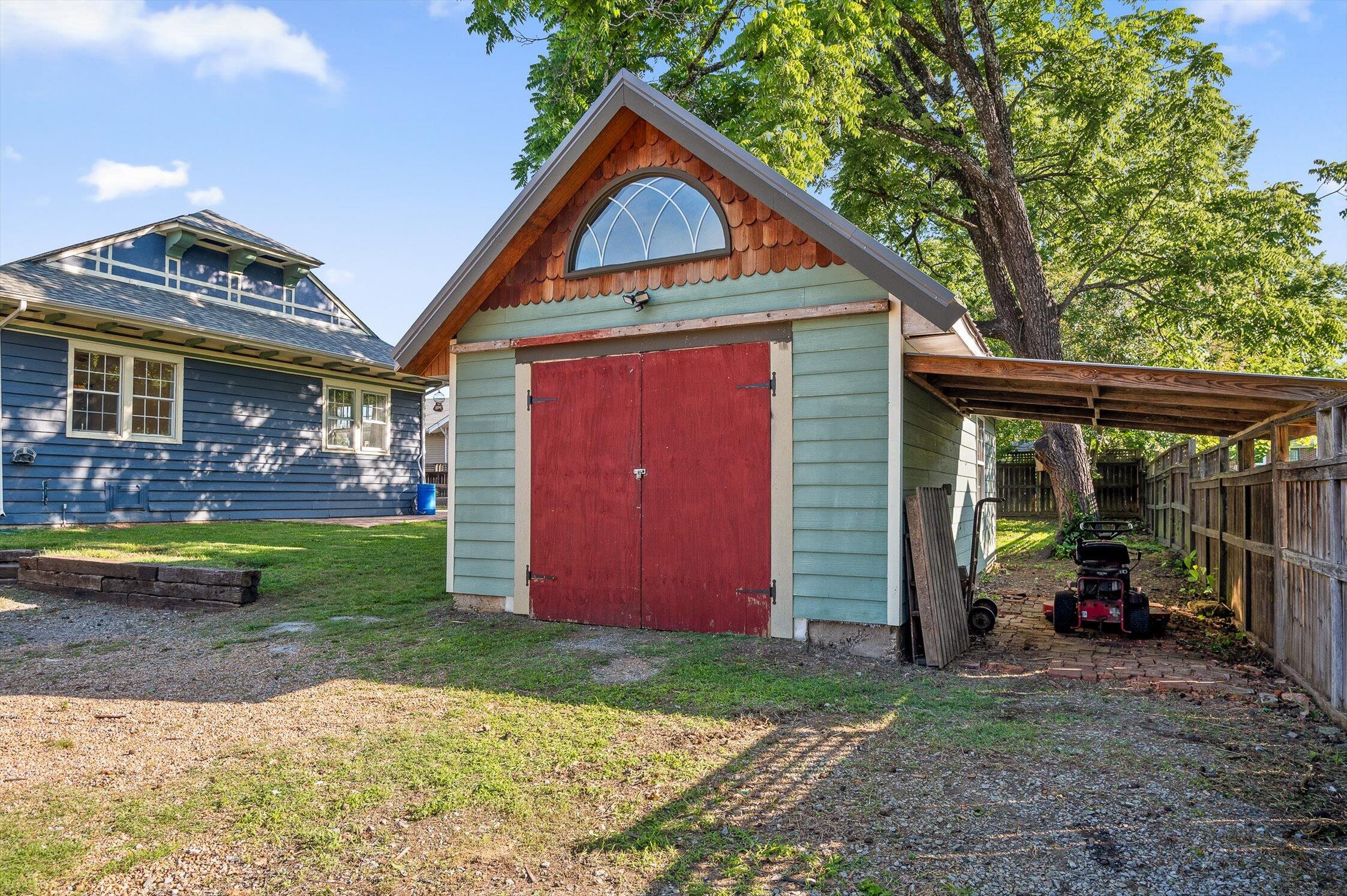 Chattanooga, Tennessee 37404, United States, 3 Bedrooms Bedrooms, ,1 BathroomBathrooms,Residential,Contingent,138061