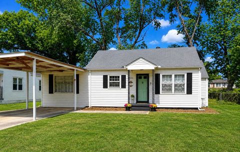 Photo of 4911 Carolyn Lane, Chattanooga, TN 37411 (MLS # 1533762)
