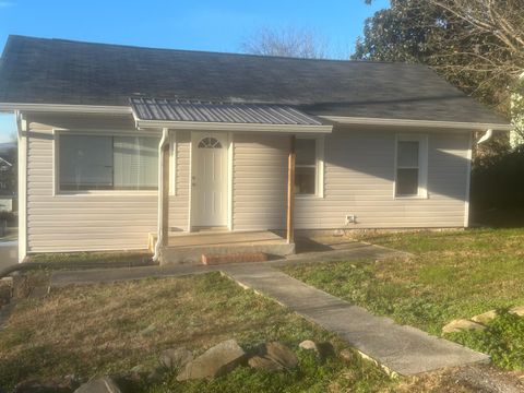 Photo of 116 Hamilton Avenue, Soddy Daisy, TN 37379 (MLS # 1524626)