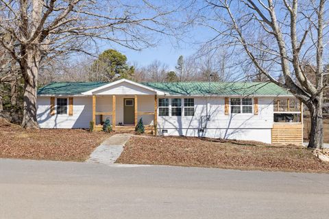 Homes For Sale - 120 Dennis Road<br/> Trenton, GA 30752