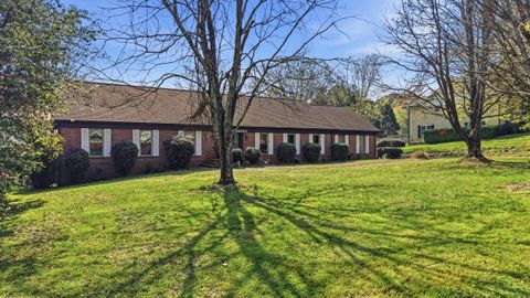 Photo of 1712 Skyline Drive, Chattanooga, TN 37421 (MLS # 1531299)