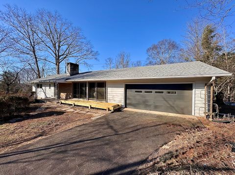 Photo of 104 Pinehurst Lane, Signal Mountain, TN 37377 (MLS # 1529967)