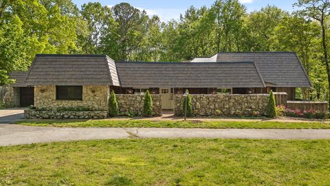 Photo of 220 Palisades Drive, Signal Mountain, TN 37377 (MLS # 1512183)