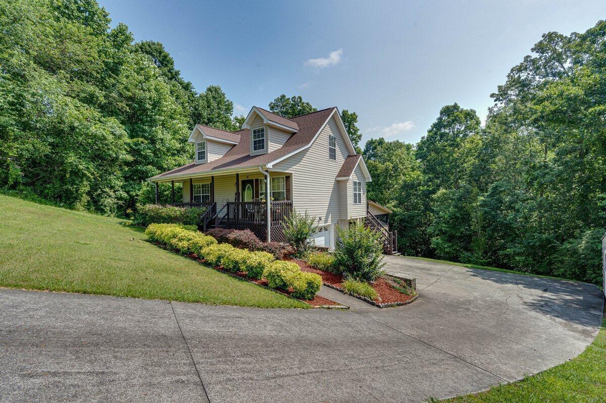 1359 Dustin Drive, Dalton, Georgia image 3