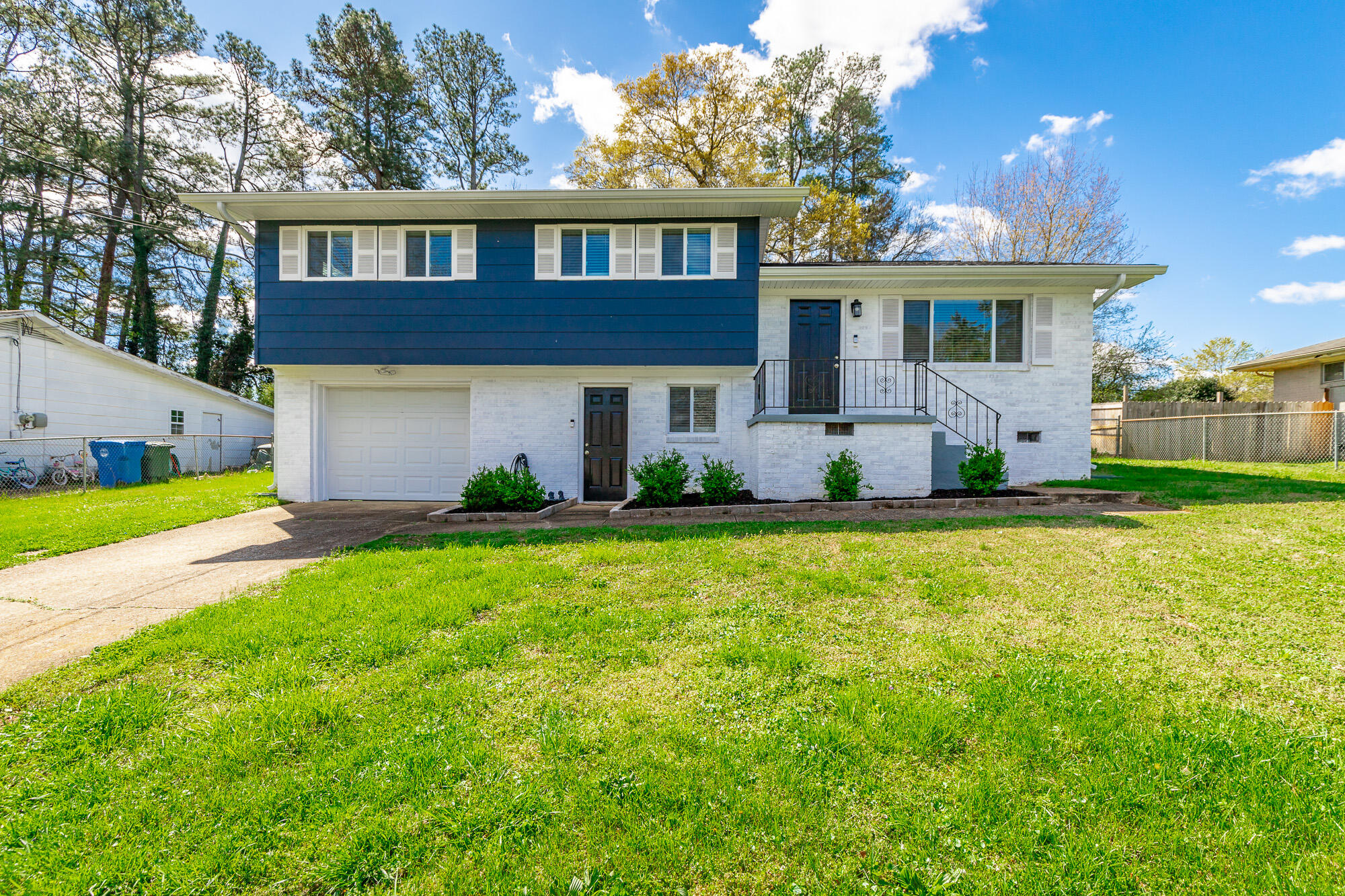 2410 Sunset Strip Street