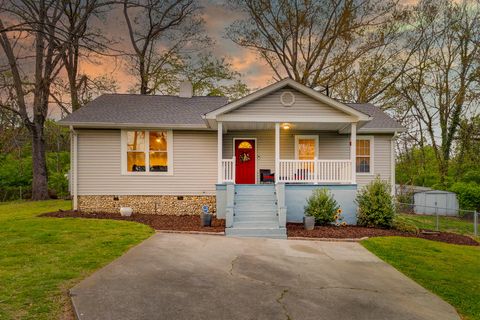 Photo of 223 Ivy Street, Rossville, GA 30741 (MLS # 1531401)