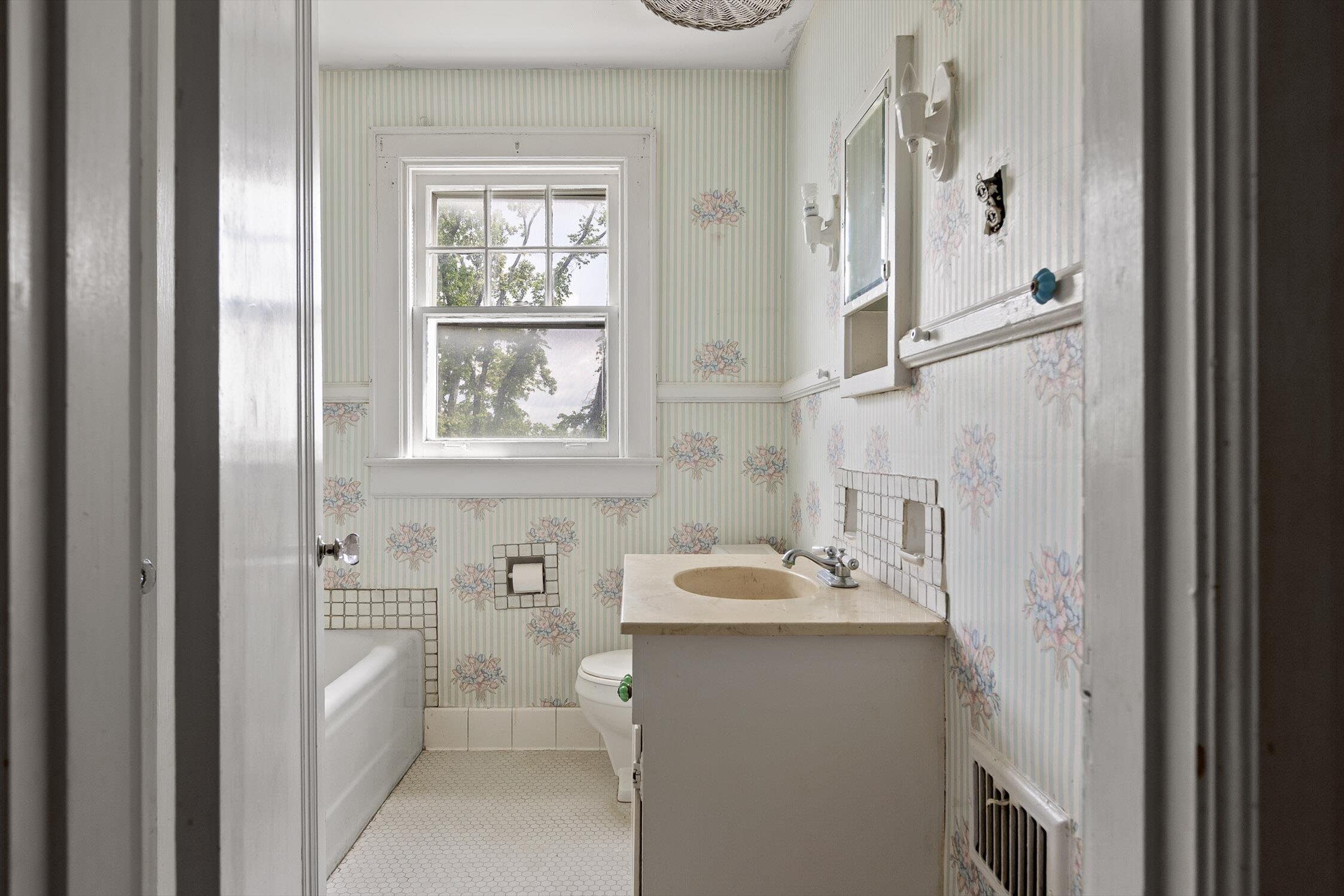 Chattanooga, Tennessee 37411, United States, 4 Bedrooms Bedrooms, ,3 BathroomsBathrooms,Residential,Active,124075